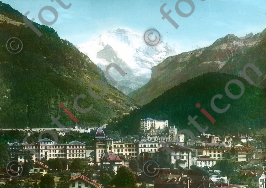 Interlaken mit Jungfrau | Interlaken Jungfrau summit - Foto foticon-simon-023-013.jpg | foticon.de - Bilddatenbank für Motive aus Geschichte und Kultur